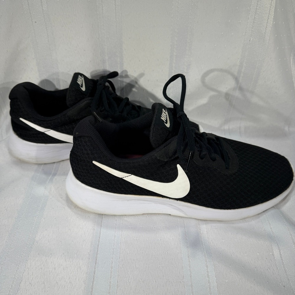 Nike Tanjun Running Shoes Womens Size 9.5 Black White 812655-011